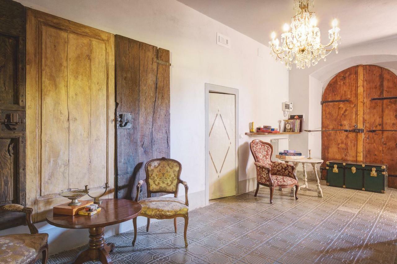 ポッピPalazzo Gatteschiアパートメント エクステリア 写真
